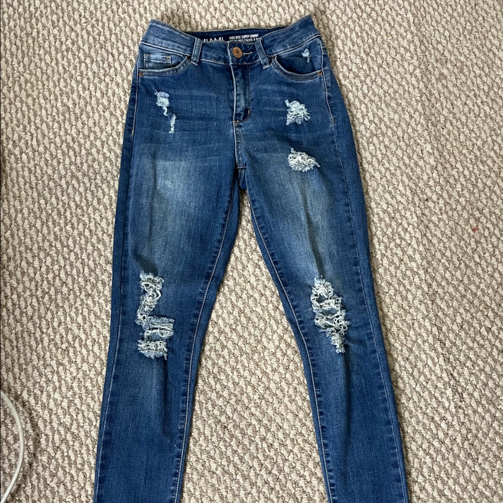 MED WASH RIPPED DENIM - Picture 2 of 3